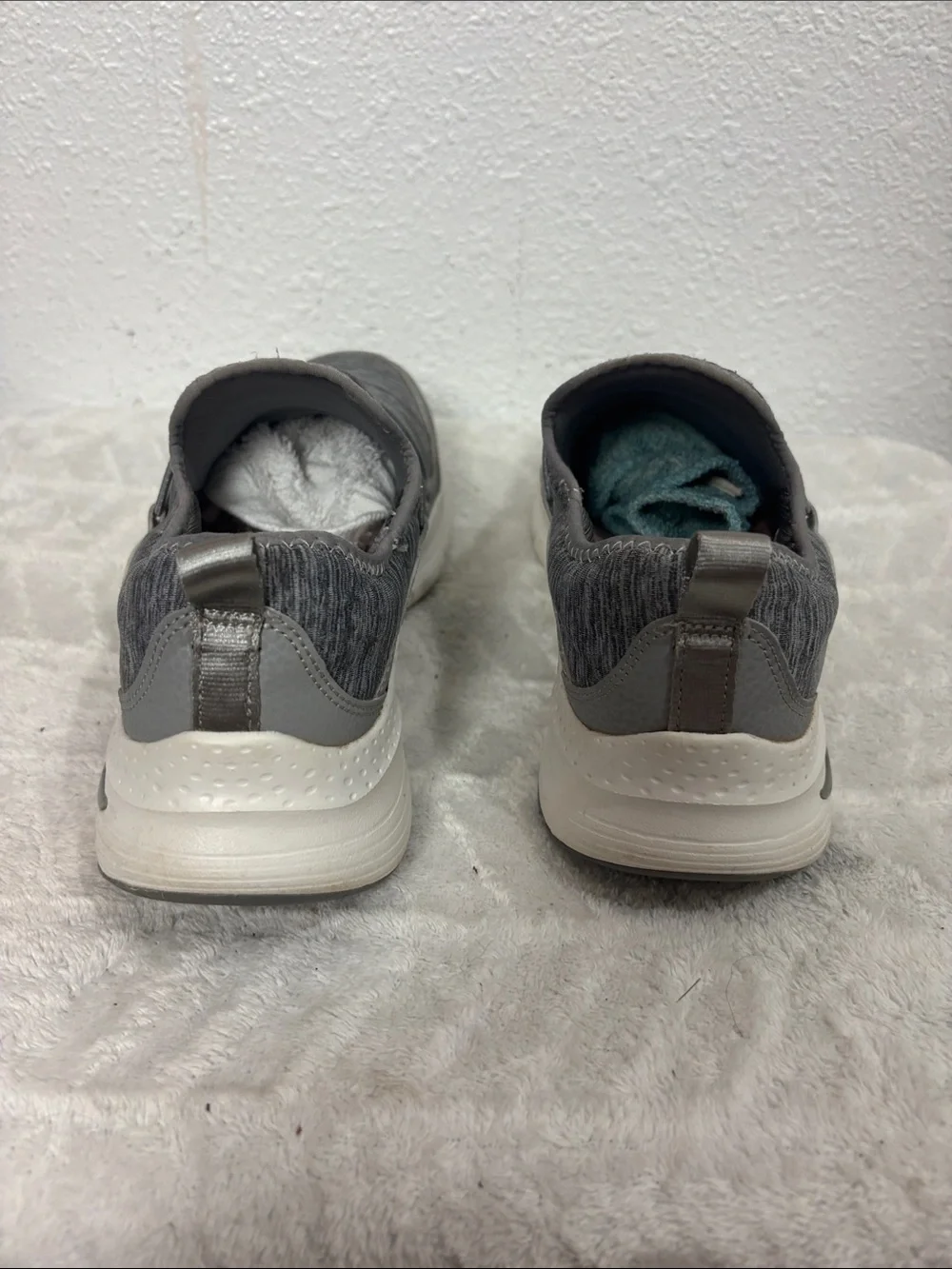 Skechers Arch Fit Women’s Gray Slip-On Walking Sneakers Sz7.5